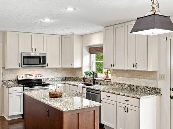 449 Amberley Dr, Lexington, KY 40515
