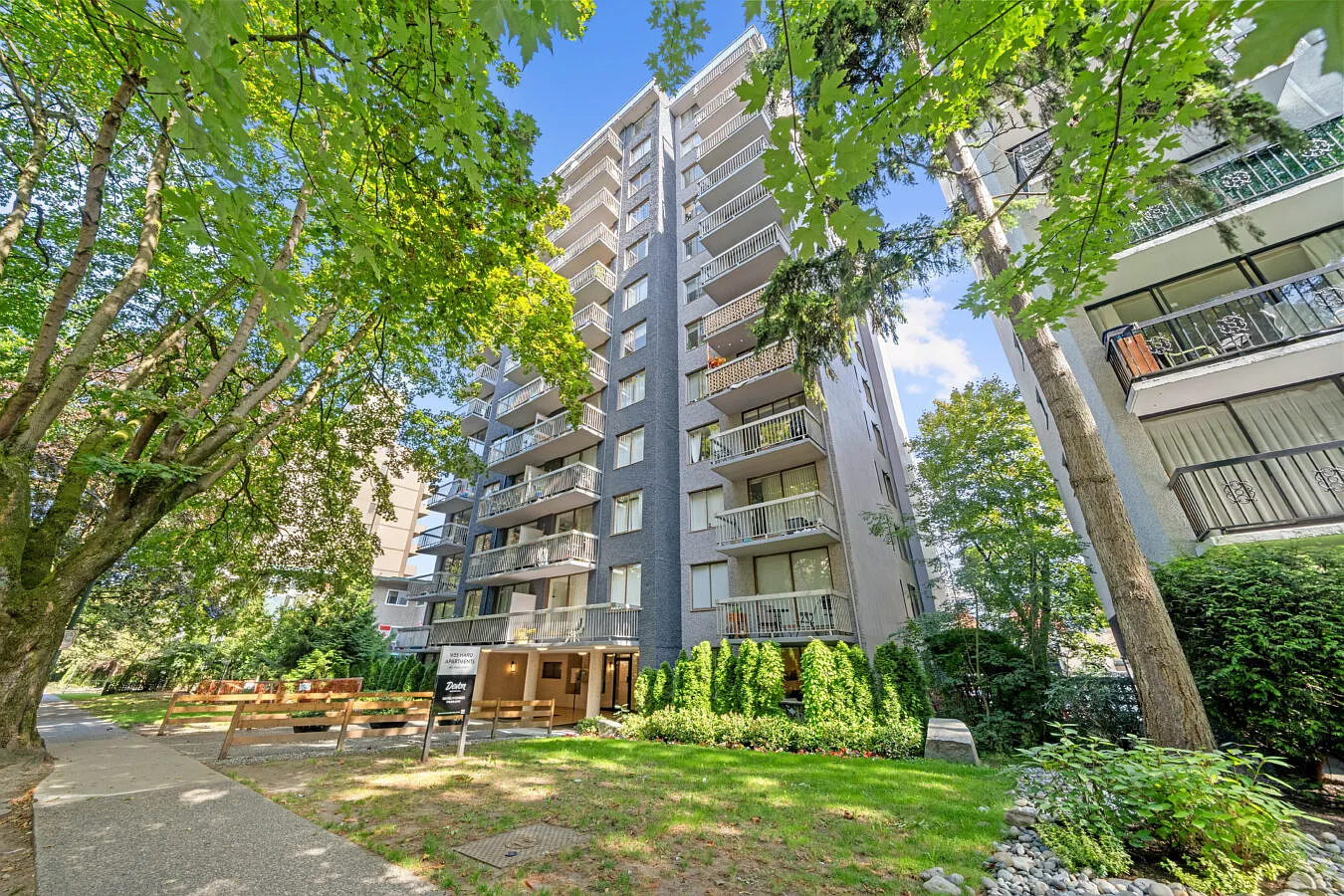 Haro Apartments — Photo 3