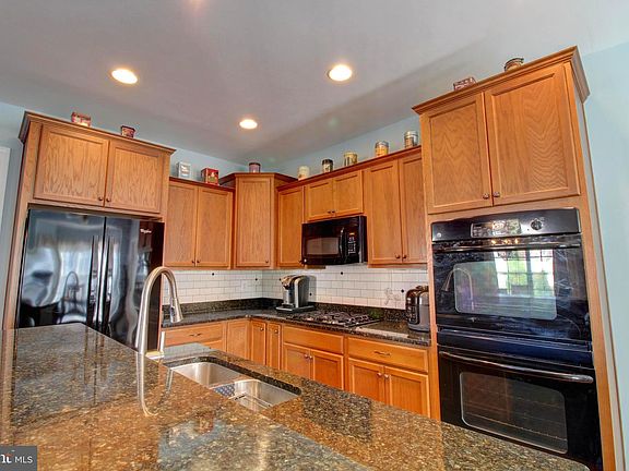 2nd image of 916 Augustine Dr