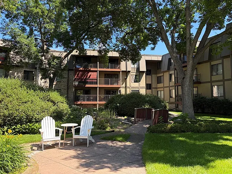 2200 Nevada Ave S #106 — Photo 10