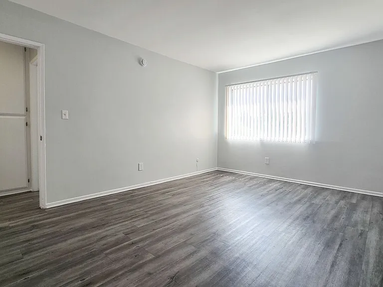 18400 Prairie Street — Photo 56