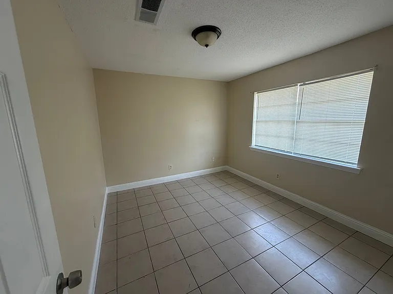 3310-3320 Kabel Dr — Photo 17
