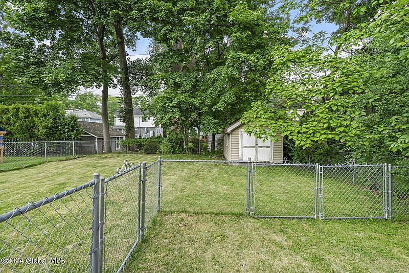5th image of 1113 Millington Road
