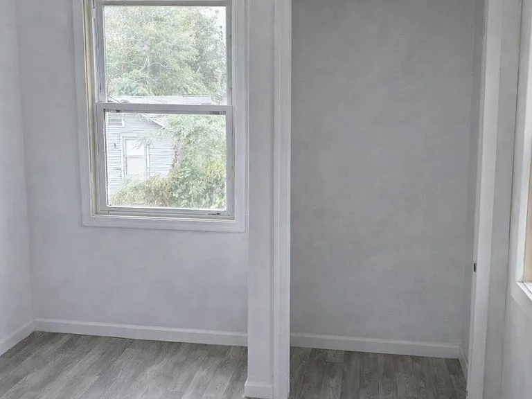 510 Thompson St — Photo 8