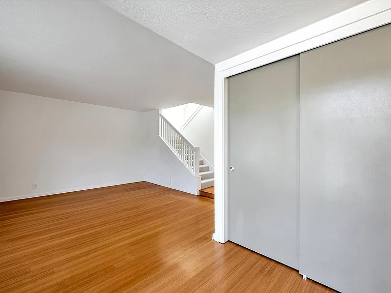 4 W Harbor Dr — Photo 4