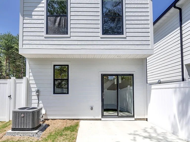 518 Taffy Way — Photo 31