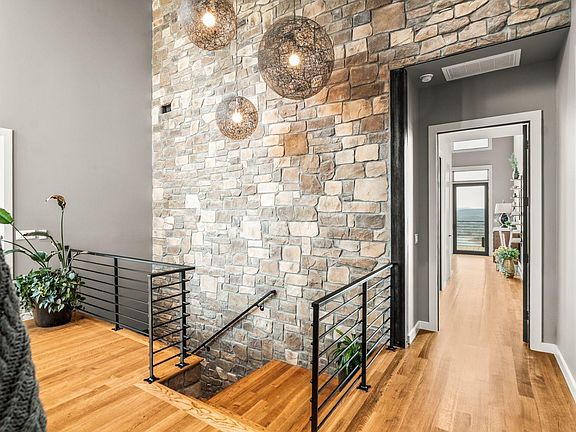 8th image of 2623 Alum Cave Rd