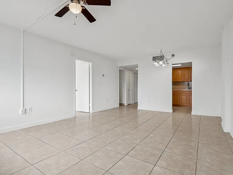 1 Bed 1.5 Bath Unit