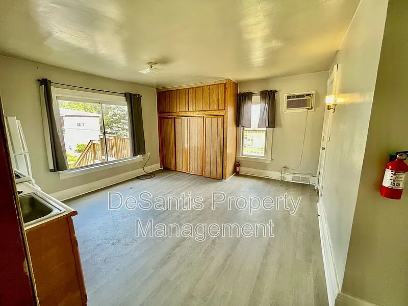 Studio, 1.0 bath, 600 sqft, $395 — Photo 4