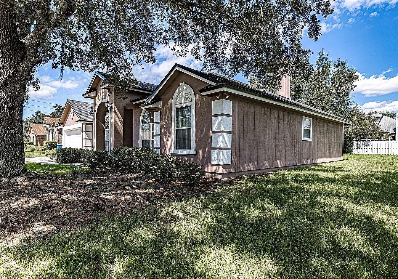 3 bed, 2027 sqft, $2,610 — Photo 2
