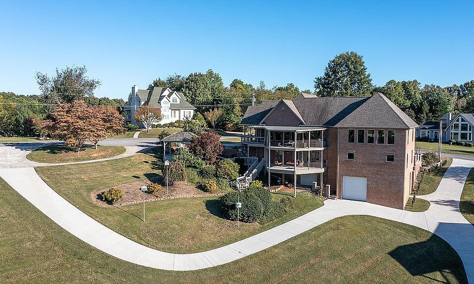 1st image of 73 Bluff Dr