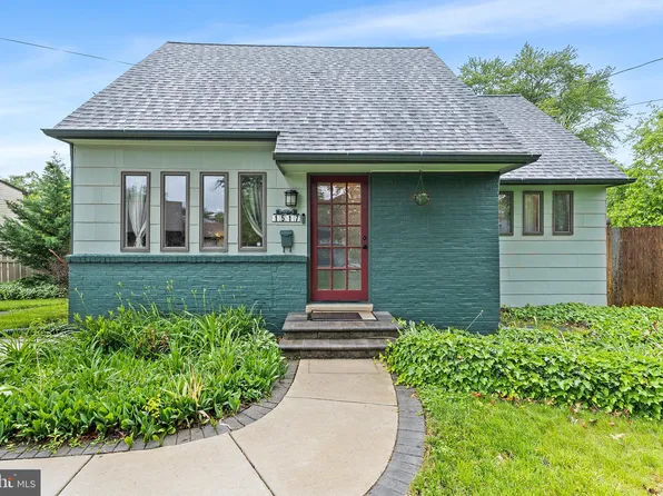 1517 Beverly Ter, Cherry Hill, NJ 08003
