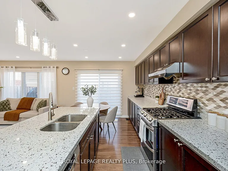 1542 Gainer Cres — Photo 12