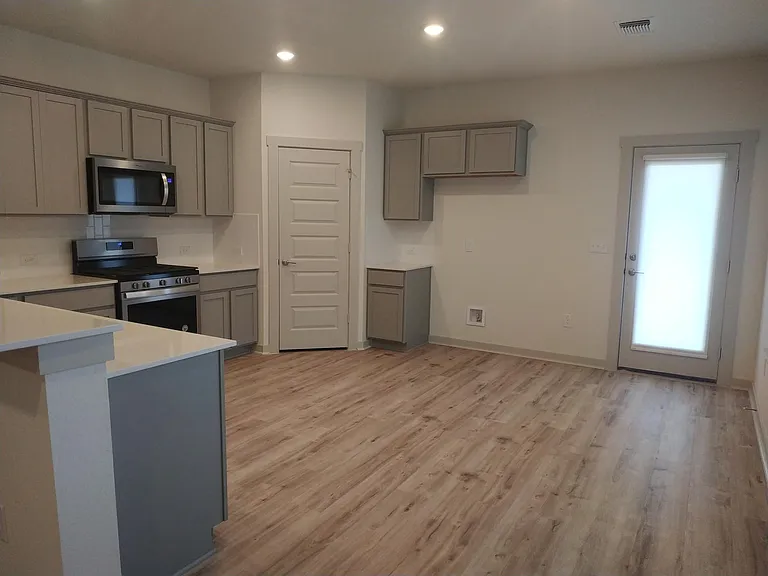 10705 Meris Ln — Photo 5