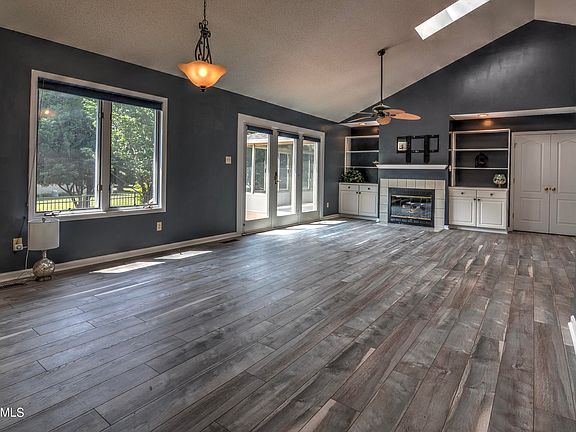 4th image of 211 Saligugi Cir