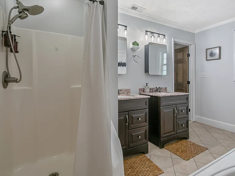 1208 Goodview Ave — Photo 5