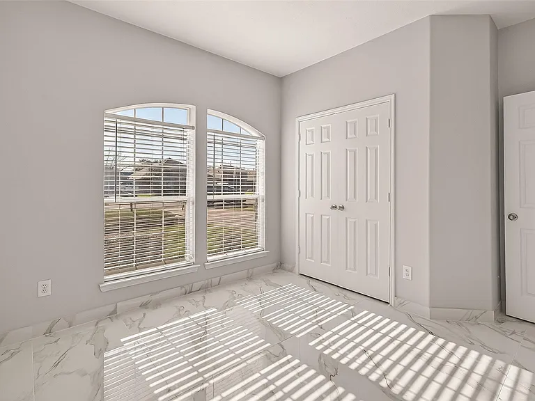 71 N Forrest Ave — Photo 20