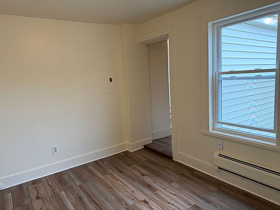 4th image of 7 Maple St