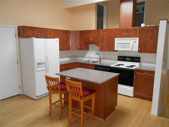 3rd image of 4434 Olympus Dr NE