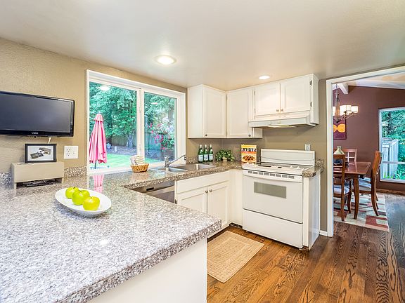 5th image of 4402 NE 187th Pl