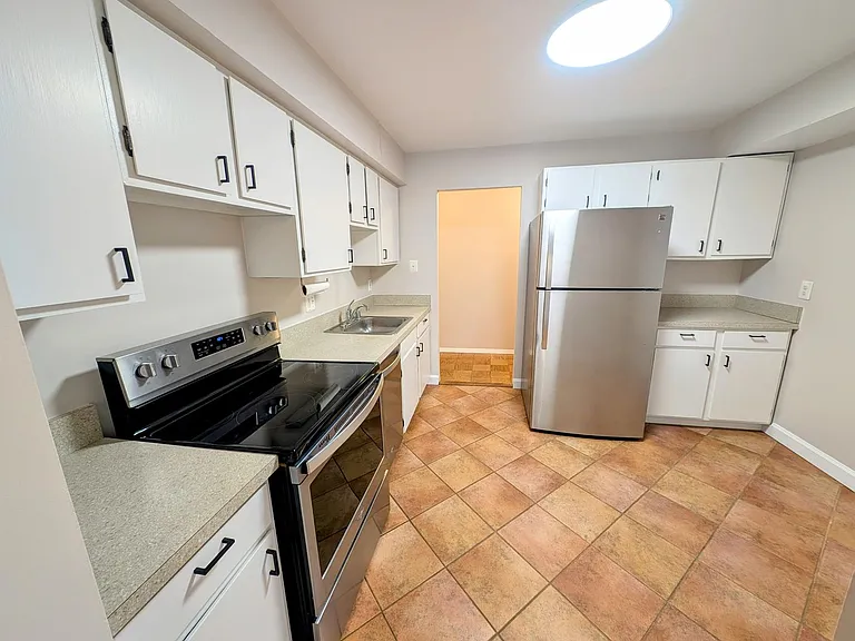 11309 Commonwealth Dr #T2 — Photo 5