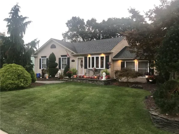 19 Steinhardt Ave, Old Bridge, NJ 08857