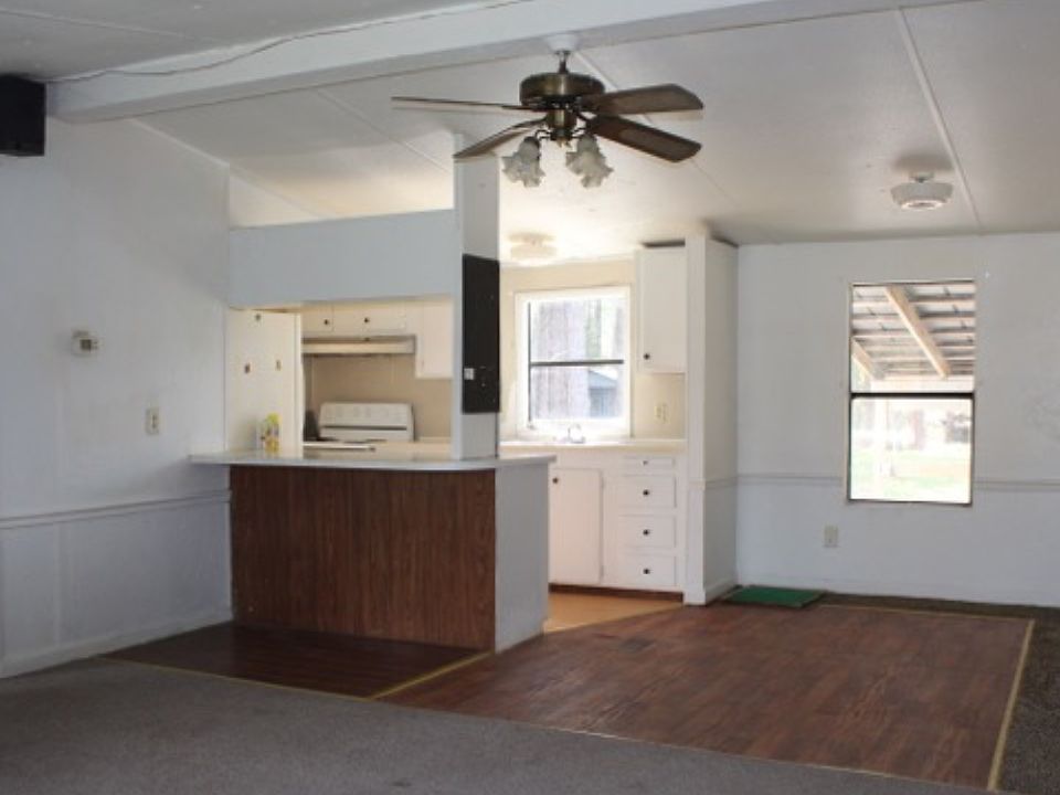 Clean kitchen & Dinning room
