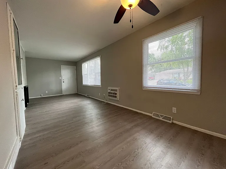 401-433 Donald Dr — Photo 15