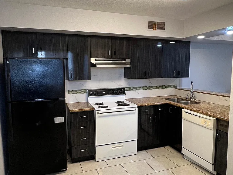 8918 Bissonnet St #307 — Photo 9