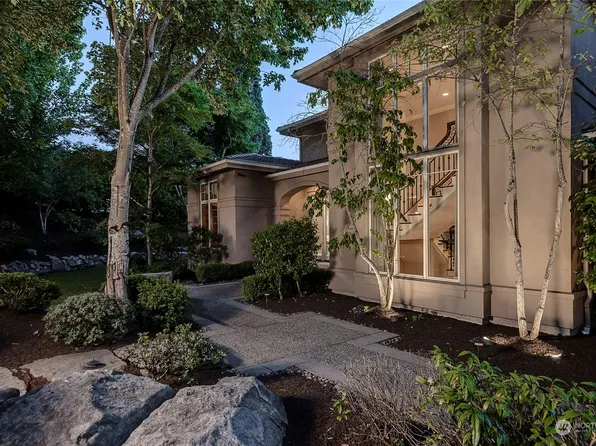 2921 98th Avenue NE, Clyde Hill, WA 98004