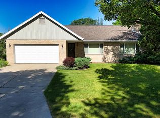 912 Edgewater Ct, Watertown, WI 53098