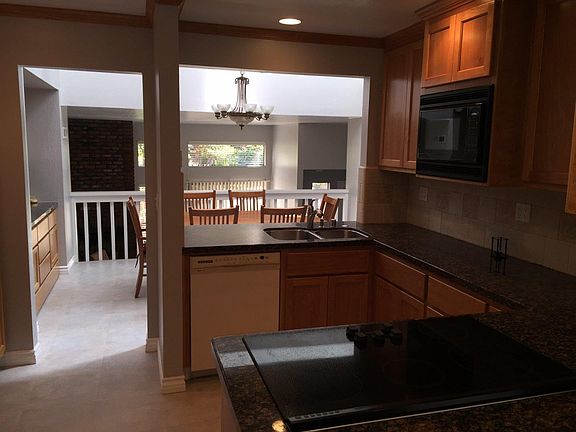 3rd image of 3028 Arlington Dr