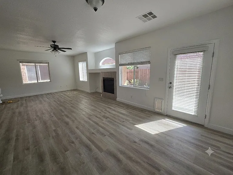 8237 Brilliant Pompon Pl — Photo 2