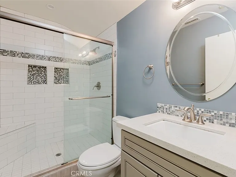 12832 Kling St — Photo 17