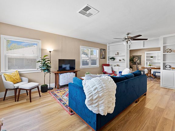 5th image of 1107 W Kaweah Avenue