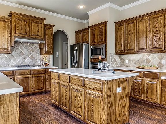 5th image of 6922 Lake Meadow Ln