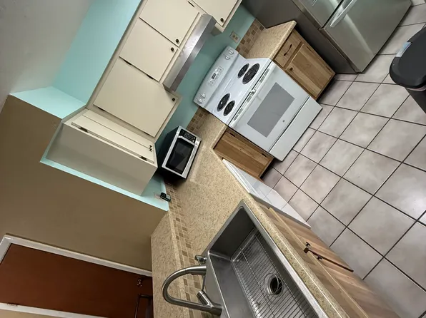 2023 SW 39th Way, Gainesville, FL 32607