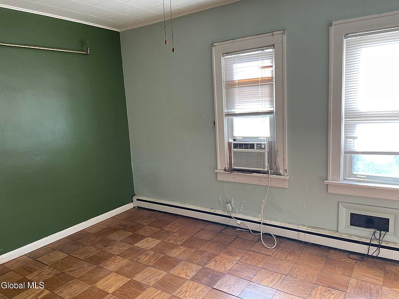 4th image of 11 Pine Street