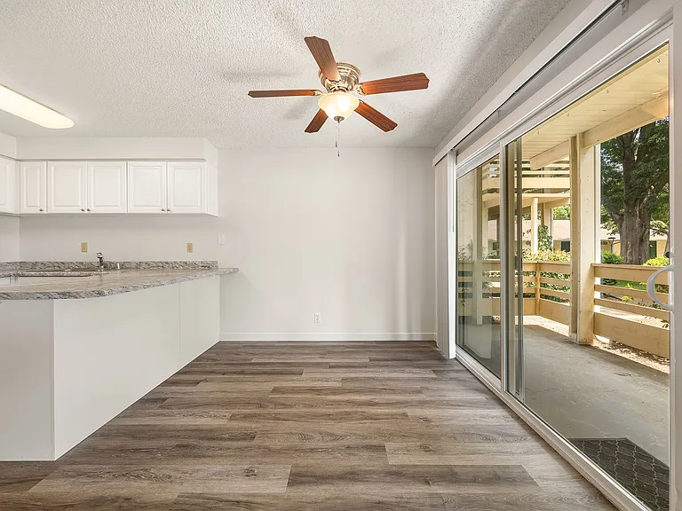 Lassen Villa Apartments — Photo 46