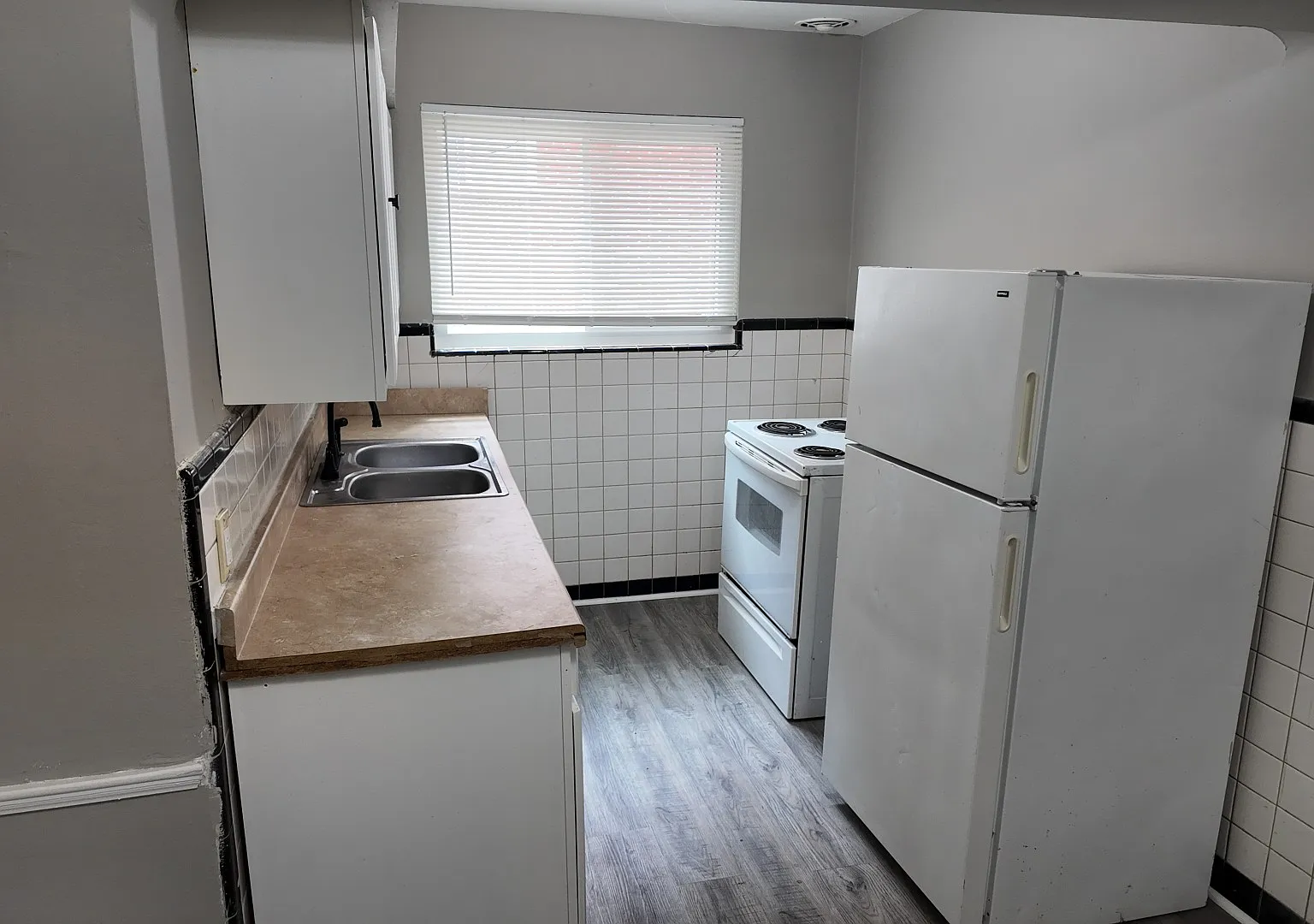 Bright 1-Bed with Hardwood Floors & Off-Street Parking 7100 Eastlawn Dr, Cincinnati — Photo 4