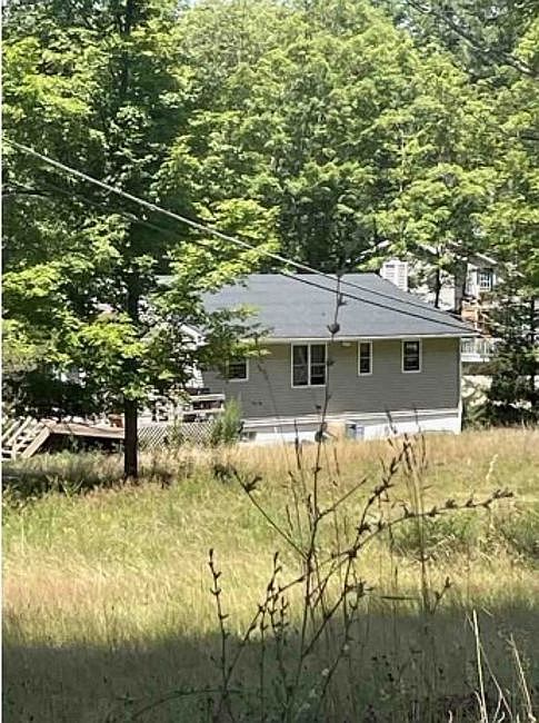 2nd image of 20 Townsend Rd