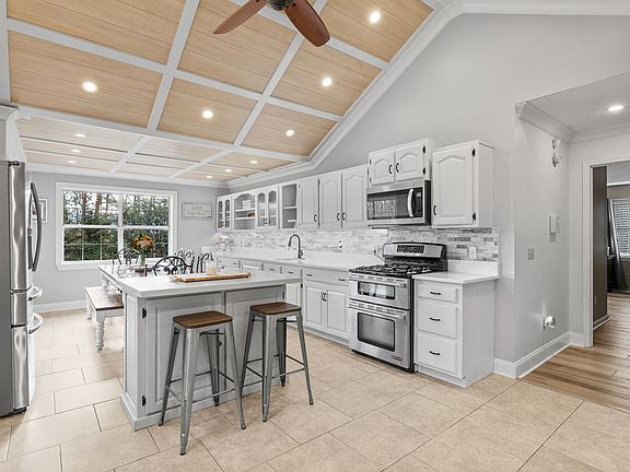 4th image of 5217 Mona Lee Ln
