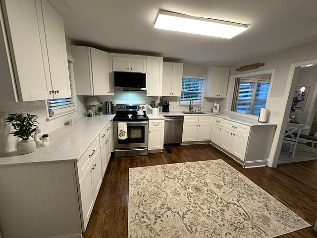 3 bed, 1111 sqft, $2,695 — Photo 1
