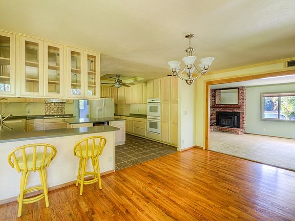 2nd image of 50 Oak Ave