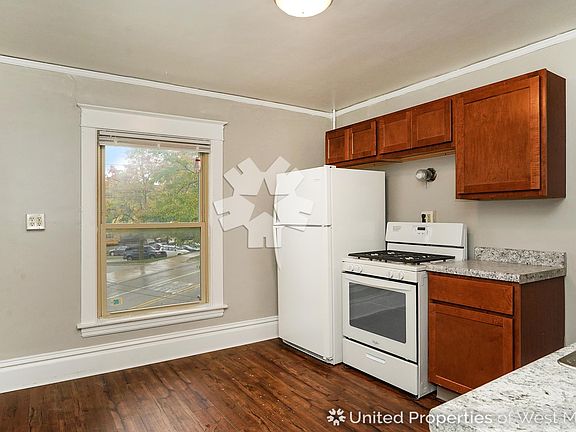 5th image of 1596 Plainfield Ave NE APT 3