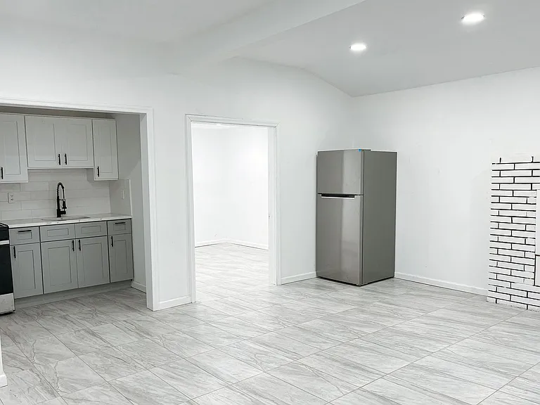 6604 Hill St — Photo 3