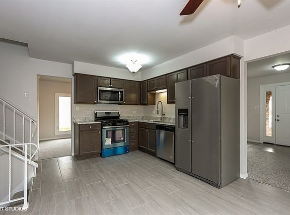 3rd image of 16737 Clyde Ave