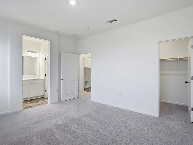 16047 Pirates Cove Ln — Photo 32