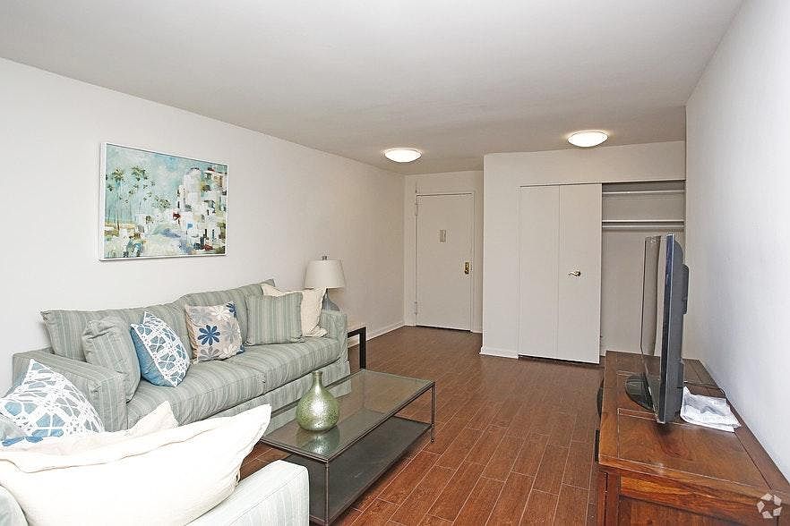 2nd image of 854 E Broadway APT 7V
