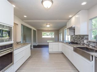 902 Oak Leaf Ave, La Porte, TX 77571